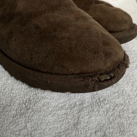 Short brown UGG Boots, UGGS Women’s 4 - Picture 2 of 5